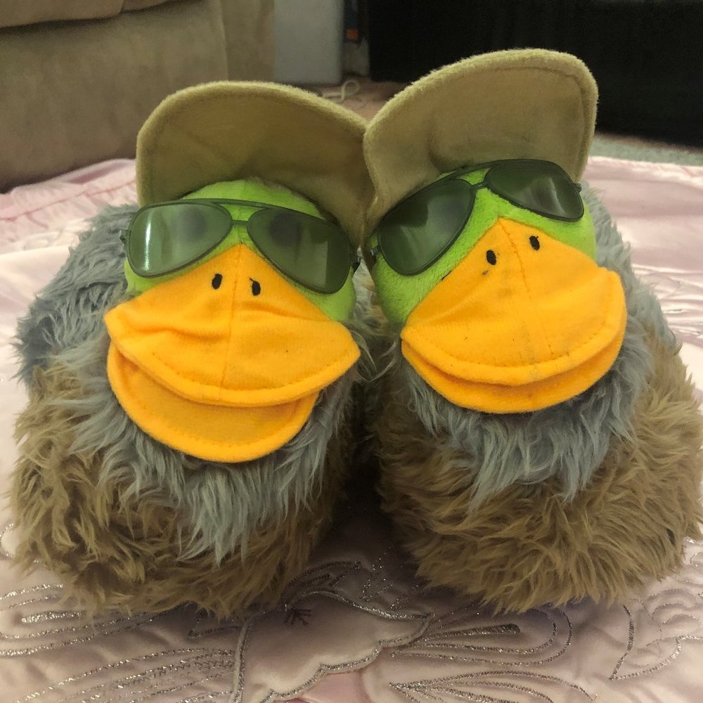 Brand New Disney Donald Duck faux fur slipper